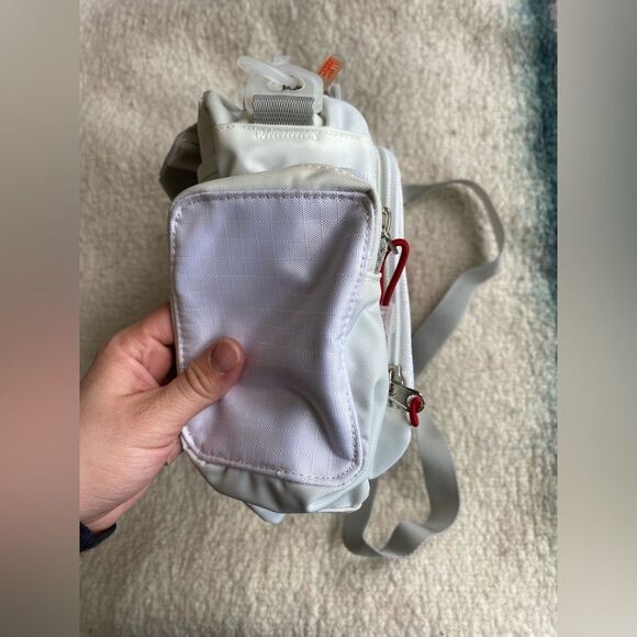 NWT Streetwear 3-Way Wear Esprit Crossbody, Over-shoulder & Hand-held Bag - Picture 9 of 9